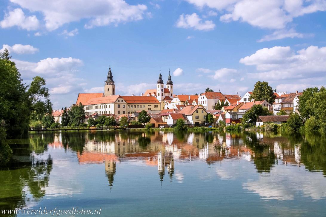Historisch centrum van Telč - De historische centrum van Telč wordt omgeven door een netwerk van kunstmatige vijvers, ze maakten deel uit van het unieke middeleeuwse... Historisch centrum van Telč - De historische centrum van Telč wordt omgeven door een netwerk van kunstmatige vijvers, ze maakten deel uit van het unieke middeleeuwse...