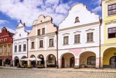 Historisch centrum van Telč - Historisch centrum van Telč: Het Zachariáš van Hradec plein is het marktplein van de stad, aan het plein staan huizen in de...