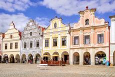 Historisch centrum van Telč - Historisch centrum van Telč: Het driehoekige marktplein van de historische stad wordt omgeven door herenhuizen met...