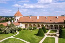 Historisch centrum van Telč - Historisch centrum van Telč: Het kasteel van Telč staat middenin het historische centrum van de stad. Na een brand in 1530 werd het gotische...