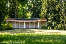 Tuinen en kasteel van Kroměříž - Tuinen en kasteel in Kroměříž: Een neoklassieke tempel in het kasteelpark, het park ligt rond het kasteel, maar...