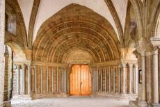 Joodse wijk en St. Procopius Basiliek in Třebíč - Joodse wijk en St. Procopius Basiliek in Třebíč: Het hoofdportaal van de St. Procopius Basiliek wordt de 'Paradijs Poort'...