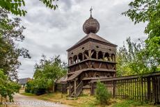 Houten kerken van de Slowaakse Karpaten - Houten kerken van de Slowaakse Karpaten: De vrijstaande klokkentoren van de houten kerk van Hronsek werd gebouwd in 1726,...