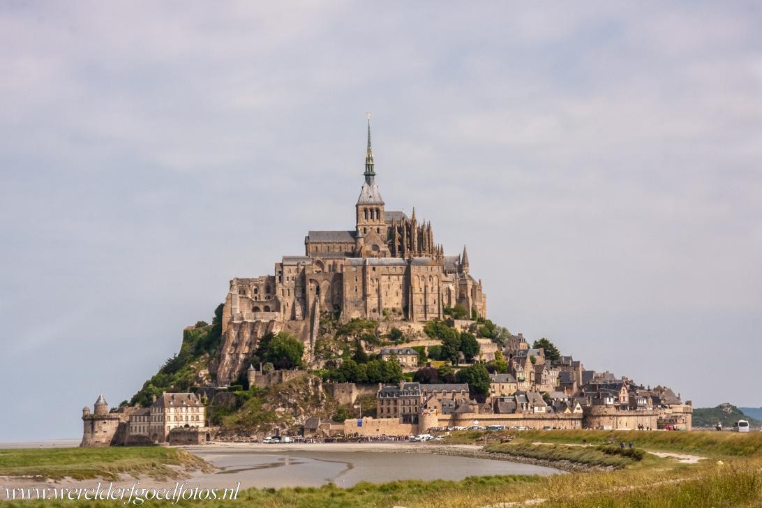 Mont Saint-Michel en zijn baai - Mont Saint-Michel en zijn baai: Mont Saint-Michel is een van de meest karakteristieke plekken in Europa. Bij hoog tij rijst de Mont... Mont Saint-Michel en zijn baai - Mont Saint-Michel en zijn baai: Mont Saint-Michel is een van de meest karakteristieke plekken in Europa. Bij hoog tij rijst de Mont...