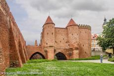 Historisch centrum van Warschau - Historisch centrum van Warschau: De originele dubbele muren en de torens van de imposante Barbakan van Warschau werden in de 16de eeuw gebouwd. De...