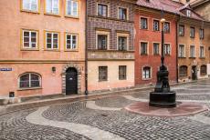 Historisch centrum van Warschau - Historisch centrum van Warschau: De Ulica Szeroki Dunaj straat in Warschau lijkt meer op een klein plein, dan op een straat. De naam van de straat... Historisch centrum van Warschau - Historisch centrum van Warschau: De Ulica Szeroki Dunaj straat in Warschau lijkt meer op een klein plein, dan op een straat. De naam van de straat...