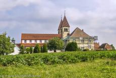 Kloostereiland Reichenau - Kloostereiland Reichenau: De romaanse St. Petrus en St. Pauluskerk in het dorp Niederzell is de op een na oudste kerk op&nbsp;het kloostereiland....