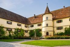Kloostereiland Reichenau - Kloostereiland Reichenau: Een voormalig kloostergebouw van Reichenau dient nu als stadhuis voor het district van Reichenau, de...