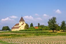 Kloostereiland Reichenau - Kloostereiland Reichenau:&nbsp;De St. Georgkerk&nbsp;(St. Joriskerk)&nbsp;in&nbsp;Oberzell wordt omringd&nbsp;door landerijen en boomgaarden. De...
