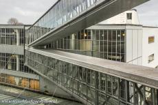 Van Nellefabriek - Van Nellefabriek: Gangen van staal en glas verbinden de gebouwen van het fabriekscomplex. De ontwerpers gebruikten de Fagusfabriek in het Duitse...