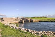 Deense deel van de Waddenzee - De Deense Waddenzee: De Højer Sluse werd in 1861 gebouwd in de Højer-Siltoft, een dijk langs de Waddenzee bij Tønder. Het...