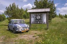 Geodetische Boog van Struve - Onze classic Mini uit 1974 bij het informatiebord van de Geodetische Boog van Struve. Dit bord staat nabij het dorpje... Geodetische Boog van Struve - Onze classic Mini uit 1974 bij het informatiebord van de Geodetische Boog van Struve. Dit bord staat nabij het dorpje...