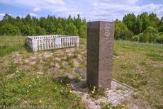 Geodetische Boog van Struve - Deze obelisk is een van de meetpunten van de Geodetische Boog van Struve. Het meetpunt staat op een heuvel aan een zandpad, langs... Geodetische Boog van Struve - Deze obelisk is een van de meetpunten van de Geodetische Boog van Struve. Het meetpunt staat op een heuvel aan een zandpad, langs...
