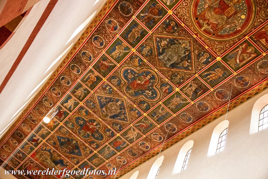 De Mariendom en Michaelskerk, Hildesheim - Michaelskerk in Hildesheim: Het belangrijkste kunstwerk in de Michaelskerk is het beschilderde houten plafond uit de 13de eeuw. De... De Mariendom en Michaelskerk, Hildesheim - Michaelskerk in Hildesheim: Het belangrijkste kunstwerk in de Michaelskerk is het beschilderde houten plafond uit de 13de eeuw. De...