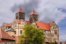 Historisch centrum van Quedlinburg - Stiftskerk van Sint-Servaas, kasteel en historisch centrum van Quedlinburg: Op de Schlossberg staan de romaanse Stiftskerk van Sint-Servaas...