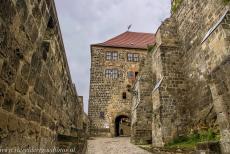 Historisch centrum van Quedlinburg - Stiftskerk van Sint-Servaas, kasteel en historisch centrum van Quedlinburg: De indrukwekkende 15de-eeuwse poort naar het kasteel op de...