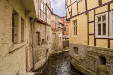 Historisch centrum van Quedlinburg - Stiftskerk van Sint-Servaas, kasteel en het historisch centrum van Quedlinburg: De smalle rivier de Bode stroomt door het historisch centrum van...