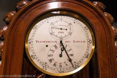 La Chaux-de-Fonds en Le Locle - La Chaux-de-Fonds / Le Locle, de horlogemakersstadjes: Een van de klokken in het Musée d'Horlogerie du Le Locle, het klokkenmuseum....