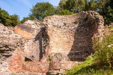 Ironbridge Gorge - Ironbridge Gorge: De Bedlam Furnaces in de Ironbridge kloof, een van de eerste ijzersmelterijen die cokes gebruikten om ijzer te smelten. De... Ironbridge Gorge - Ironbridge Gorge: De Bedlam Furnaces in de Ironbridge kloof, een van de eerste ijzersmelterijen die cokes gebruikten om ijzer te smelten. De...
