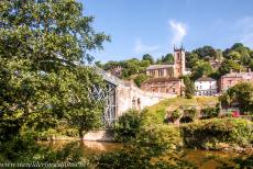 Ironbridge Gorge - Ironbridge Gorge: De Iron Bridge en de kerk St. Luke liggen in het dorpje Ironbridge. Het dorpje Ironbridge dankt haar naam aan de... Ironbridge Gorge - Ironbridge Gorge: De Iron Bridge en de kerk St. Luke liggen in het dorpje Ironbridge. Het dorpje Ironbridge dankt haar naam aan de...