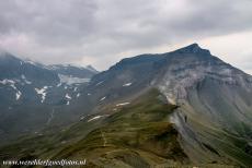 Tektonisch landschap van Sardona - Tektonisch landschap van Sardona: Een aantal Alpenreuzen rond de berg Piz Sardona. De Piz Sardona is een 3056 meter hoge berg in de Glarner Alpen...