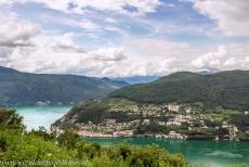Monte San Giorigo - Monte San Giorgio: Het uitzicht over het meer van Lugano vanaf de Monte San Giorgio, een met bossen begroeide berg in de Alpen, in het...