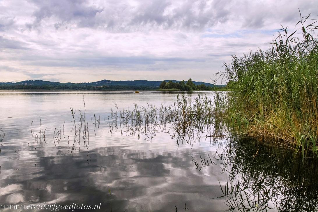 Prehistorische paalwoningen rond de Alpen - Prehistorische paalwoningen rond de Alpen: Op het eiland Virginia werden in de 19de eeuw de overblijfselen van enkele prehistorische... Prehistorische paalwoningen rond de Alpen - Prehistorische paalwoningen rond de Alpen: Op het eiland Virginia werden in de 19de eeuw de overblijfselen van enkele prehistorische...