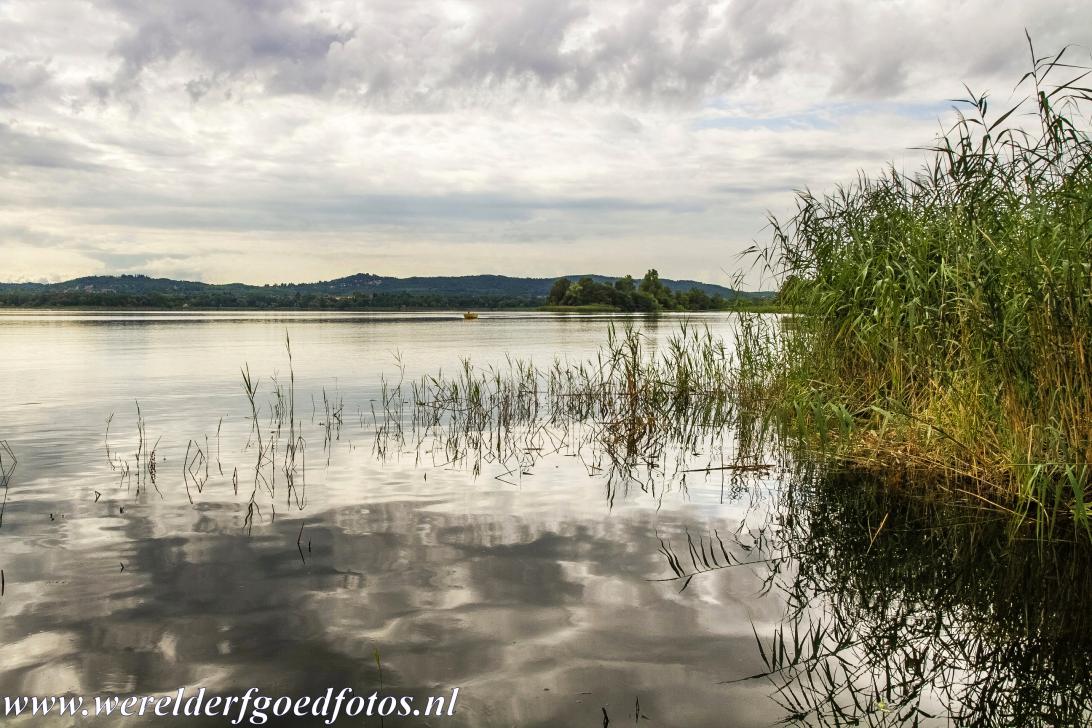 Prehistorische paalwoningen rond de Alpen - Prehistorische paalwoningen rond de Alpen: Op het eiland Virginia werden in de 19de eeuw de overblijfselen van enkele prehistorische... Prehistorische paalwoningen rond de Alpen - Prehistorische paalwoningen rond de Alpen: Op het eiland Virginia werden in de 19de eeuw de overblijfselen van enkele prehistorische...