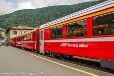 Rhätische Bahn in het Albula / Bernina landschap - Rhätische Bahn in het Albula / Bernina landschap: Het treinstation van de Italiaanse stad Tirano. De...