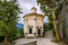 Sacri Monti van Piemonte en Lombardije - De heilige bergen (Sacri Monti) van Piemonte en Lombardije: De Maria Hemelvaartkapel op de Sacro Monte di Ossuccio, de Heilige Berg van Ossuccio....