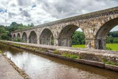 Pontcysyllte Aquaduct - Het Chirk Aquaduct met erachter het Chirk Railway Viaduct (Chirk spoorwegviaduct). Het Chirk Aquaduct werd ook ontworpen door Thomas...