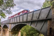 Pontcysyllte Aqueduct - Pontcysyllte Aqueduct and Llangollen Canal: The cast-iron trough of the aqueduct. The aqueduct consists of a cast-iron trough, mounted on...