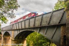 Pontcysyllte Aqueduct - Pontcysyllte Aqueduct and Llangollen Canal: The cast-iron trough of the aqueduct. The aqueduct consists of a cast-iron trough, mounted on...