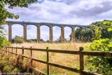 Pontcysyllte Aquaduct - Het Pontcysyllte Aquaduct gezien vanuit de vallei van de rivier de Dee. Het aquaduct werd door civiel ingenieur Thomas Telford ontworpen en...