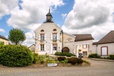 Champagnestreek, heuvels, wijnhuizen en kelders - Heuvels, wijnhuizen en kelders van de Champagne wijnstreek: &nbsp; Een champagnehuis in het dorpje Hautvillers in de Champagnestreek;&nbsp;het...