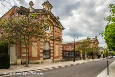 Champagnestreek, heuvels, wijnhuizen en kelders - Heuvels, wijnhuizen en kelders van de Champagnestreek: De Avenue de Champagne in Epernay. Epernay wordt beschouwd als...