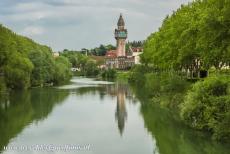 Champagnestreek, heuvels, wijnhuizen en kelders - Heuvels, wijnhuizen en kelders van de Champagne wijnstreek: De toren van De Castellane. De Castellane is een vermaard Champagnehuis in...