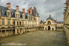 Paleis en park van Fontainebleau - Paleis en park van Fontainebleau: De Cour Ovale ligt in het midden van het paleis, ongeveer op de plaats van het oorspronkelijke middeleeuwse...