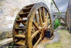 Cisterci&euml;nzer Abdij van Fontenay - Cisterci&euml;nzer Abdij van Fontenay: Het waterrad&nbsp;bij de smederij; een omlegging van de rivier de Fontenay loopt langs de&nbsp;smederij en...