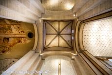 Abdijkerk van Saint-Savin-sur-Gartempe - Abdijkerk van Saint-Savin-sur-Gartempe: Het interieur van de kerk baadt in het licht. De zuilen, de gewelven en muren zijn gedecoreerd met...