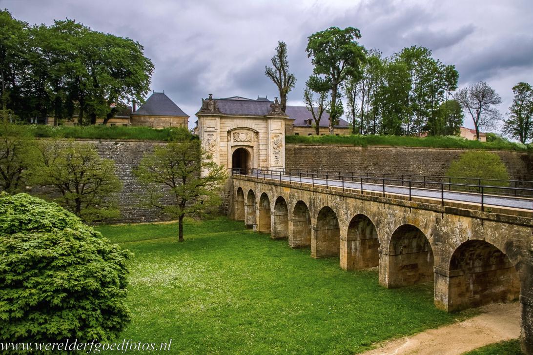 Vestingwerken van Vauban, Citadel van Longwy - De vestingwerken van Vauban: De Porte de France, de Franse Poort, is de hoofdingang naar de citadel van Longwy. De&nbsp;vestingwerken werden...