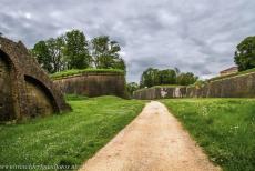 Vestingwerken van Vauban, Citadel van Longwy - Vestingwerken van Vauban: De citadel&nbsp;van Longwy.&nbsp;Vijf van de&nbsp;twaalf vestingwerken van Vauban die&nbsp;een UNESCO Werelderfgoed...