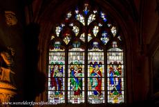 Kathedraal van Bourges - Kathedraal van Bourges: Het interieur wordt verlicht door 13de eeuwse gebrandschilderde glas-in-loodramen. De gebrandschilderde ramen van de...