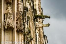 Kathedraal van Bourges - Kathedraal van Bourges: Enkele bijzondere waterspuwers op de façade van de kathedraal. De gotische kathedraal is gewijd aan de heilige...