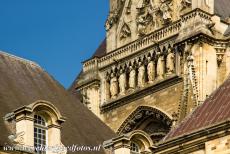 Kathedraal Notre-Dame, Reims - Het met beelden verfraaide zuidelijke dwarsschip van Onze Lieve-Vrouwekathedraal van Reims, de Notre-Dame. In de kathedraal werden vijfentwintig...