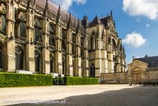 Cathedral of Notre-Dame, Reims - Cathedral of Notre-Dame, former Abbey of Saint-Rémi and Palace of Tau in Reims: The gate into the residence of the Archbishop of...