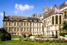 Kathedraal Notre-Dame, Reims - De Kathedraal Notre-Dame, het voormalig klooster van Saint-Rémi en Paleis van Tau in Reims: Het Paleis van Tau met erachter de kathedraal... Kathedraal Notre-Dame, Reims - De Kathedraal Notre-Dame, het voormalig klooster van Saint-Rémi en Paleis van Tau in Reims: Het Paleis van Tau met erachter de kathedraal...