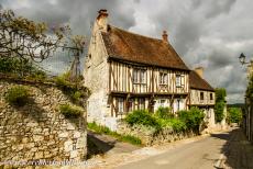 Provins, stad van middeleeuwse jaarmarkten - Provins, de stad van middeleeuwse jaarmarkten: Enkele pittoreske vakwerkhuizen in een van de straten van Provins, het merendeel van de...