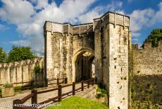 Provins, stad van middeleeuwse jaarmarkten - Provins, de stad van middeleeuwse jaarmarkten: De 'Porte Jouy', de Jouy Poort, werd in de 13de eeuw gebouwd. De poort leidt...