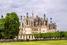 Loire Valley - The Loire Valley between Sully-sur-Loire and Chalonnes: Château de Chambord is the largest castle in the Loire Valley. It is known... Loire Valley - The Loire Valley between Sully-sur-Loire and Chalonnes: Château de Chambord is the largest castle in the Loire Valley. It is known...